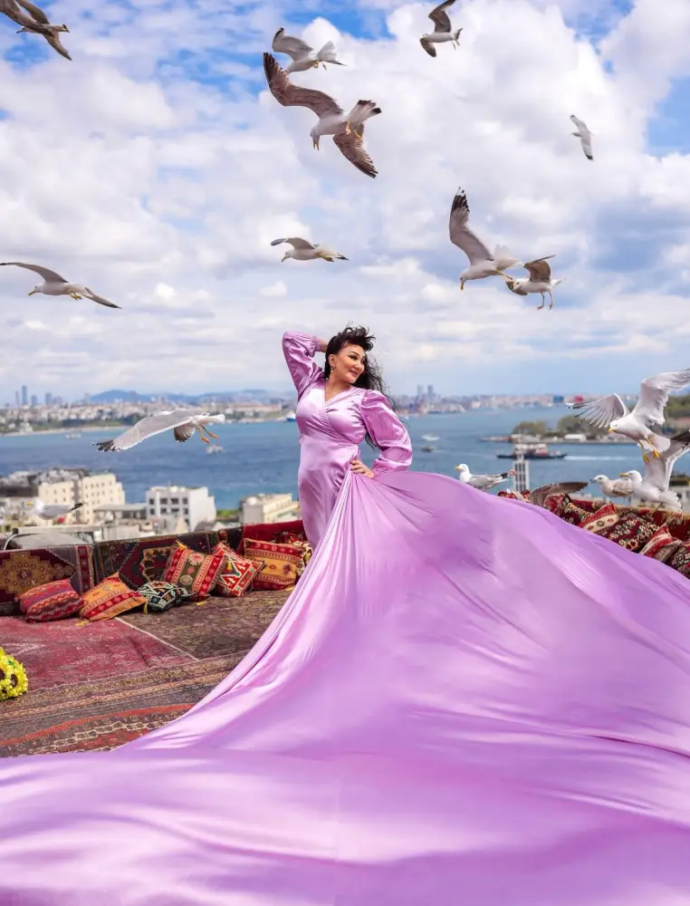 66 yaşlı Nazpəridən İstanbul - Fotosessiyası