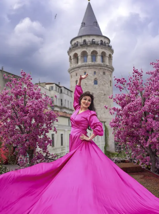 66 yaşlı Nazpəridən İstanbul - Fotosessiyası