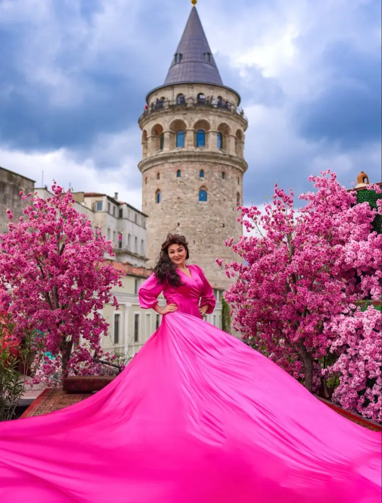 66 yaşlı Nazpəridən İstanbul - Fotosessiyası