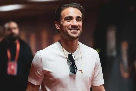“Benfika” məşhur futbolçu üçün hərəkətə keçdi 