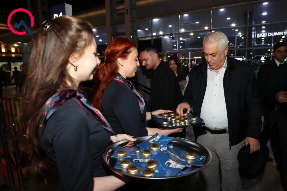 Tbilisi qatarının ilk sərnişinləri arasında o da var – YENİLƏNDİ