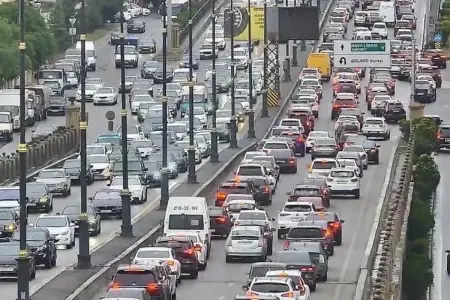 Bəzi yollarda sıxlıq yarandı - SİYAHI