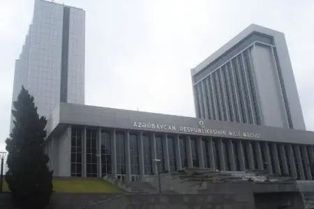 Milli Məclisin iclası başladı