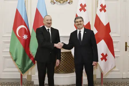 Əliyev Kavelaşvilini təbrik etdi