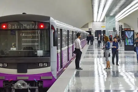 Bakı metrosunda qatarların yubanmalar var 
