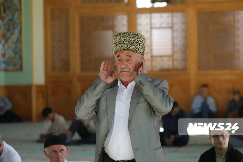 Məscidlərdə bayram namazı qılındı - Yeniləndi-Foto 