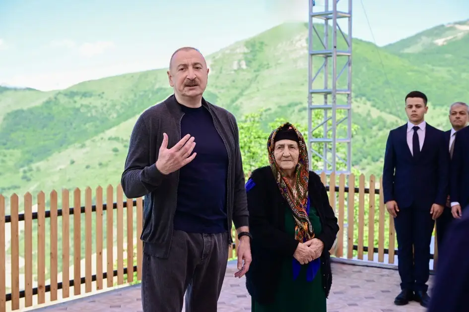 Prezident Böyük Qaladərəsində sakinlərlə görüşdü - Fotolar