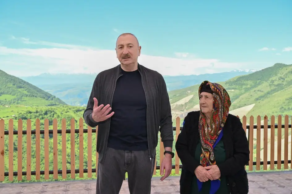 Prezident Böyük Qaladərəsində sakinlərlə görüşdü - Fotolar