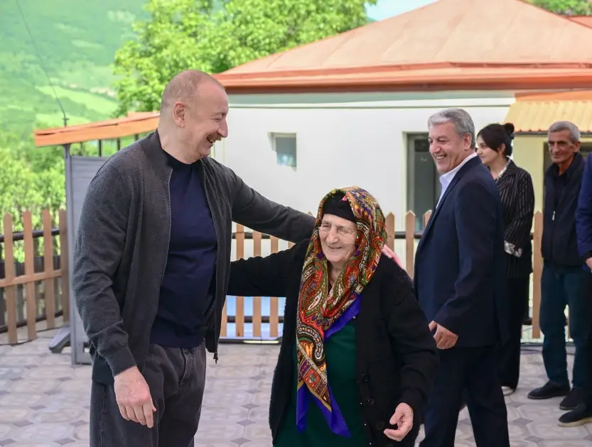 Prezident Böyük Qaladərəsində sakinlərlə görüşdü - Fotolar