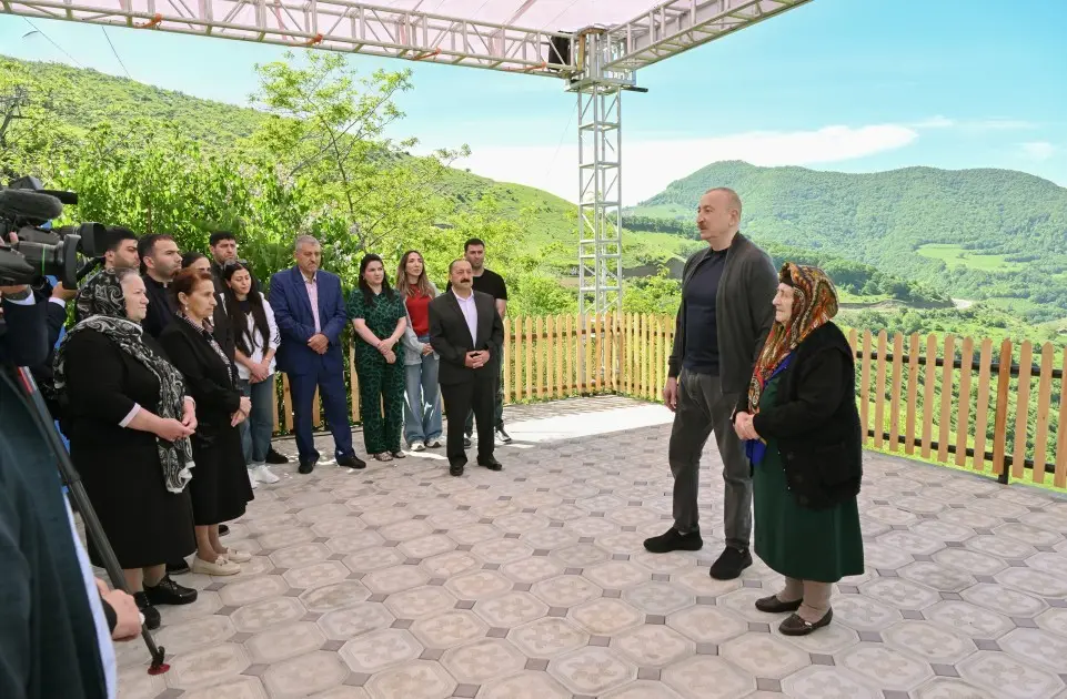 Prezident Böyük Qaladərəsində sakinlərlə görüşdü - Fotolar