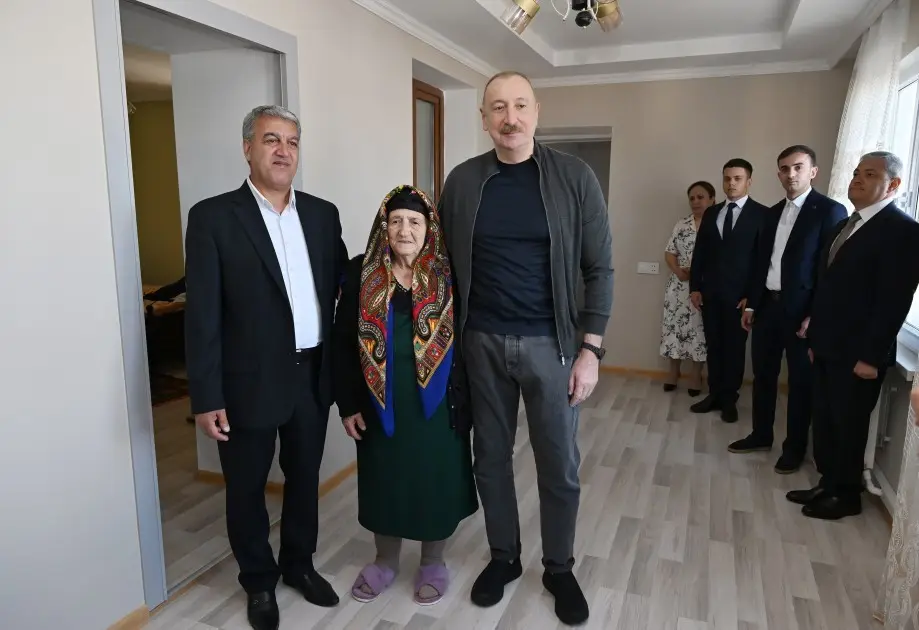 Prezident Böyük Qaladərəsində sakinlərlə görüşdü - Fotolar