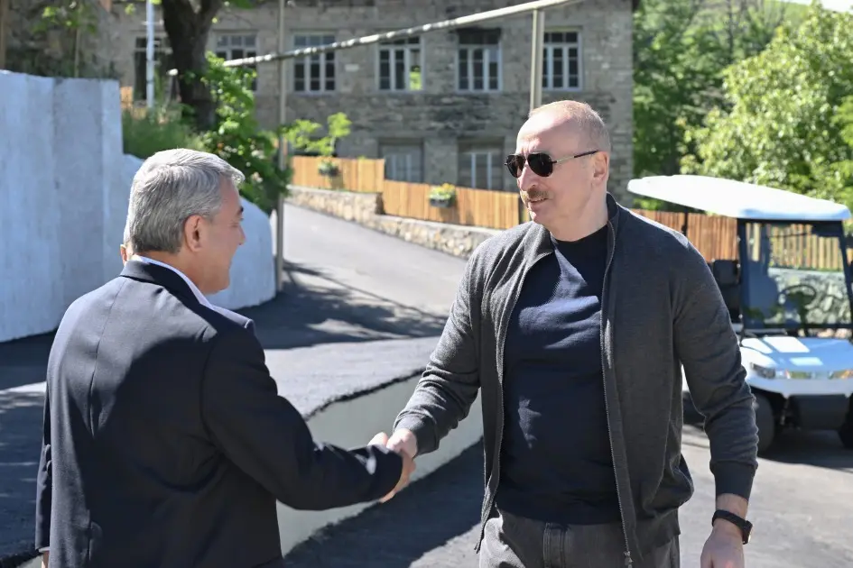 Prezident Böyük Qaladərəsində sakinlərlə görüşdü - Fotolar