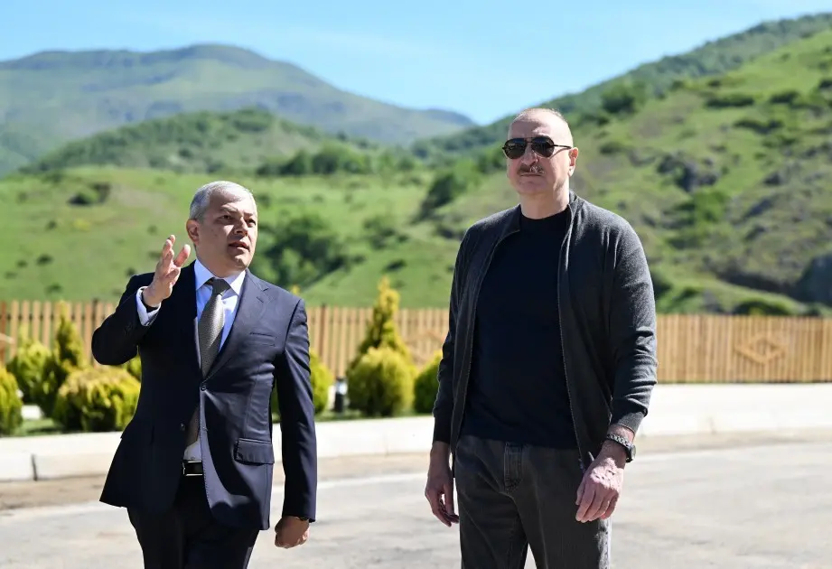 Prezident Böyük Qaladərəsində sakinlərlə görüşdü - Fotolar