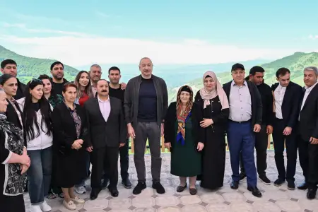 Müstəqillik Günündə Qarabağda - Şuşada sakinlərlə görüş – VİDEO