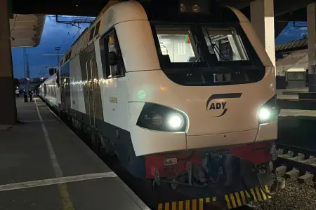 Sərnişin qatarı Tbilisidən Bakıya yola düşdü