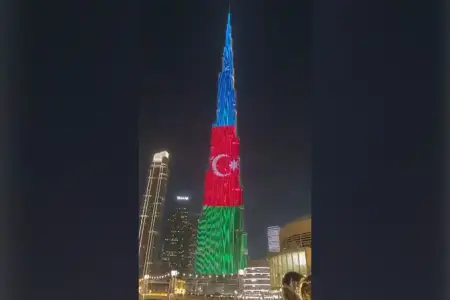 Bürc Xəlifə Azərbaycan bayrağının rəngləri ilə işıqlandırıldı