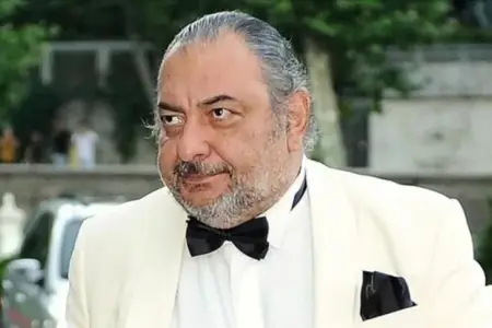 Məşhur aparıcı xəstəxanaya yerləşdirildi - FOTO