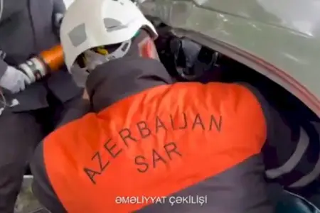 Oğuzda ağır qəzadan sonra sürücü belə xilas edildi - ANBAAN GÖRÜNTÜLƏR