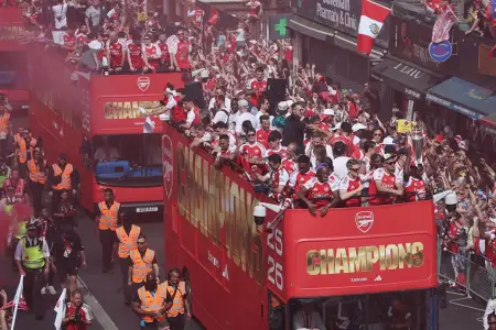 “Arsenal” 22 ildən sonra çempionluğu azarkeşləri ilə qeyd etdi