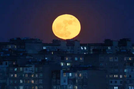 Bakı səmasında nadir görüntü - Fotolar