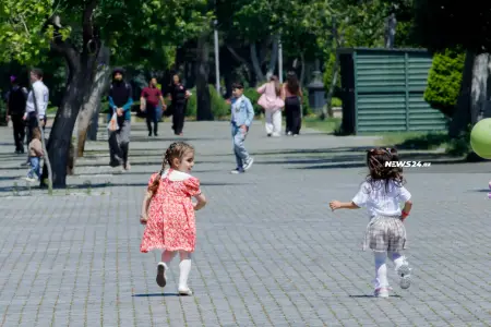 Hər uşaq bir çiçəkdir, gülümsəyir günəşə... - FOTOLAR
