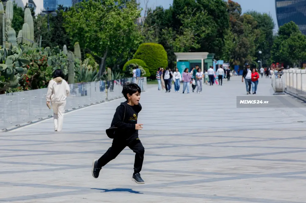 Hər uşaq bir çiçəkdir, gülümsəyir günəşə... - FOTOLAR