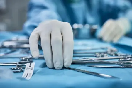 Tanınmış plastik cərrahın sertifikatı ləğv olundu - Sənədi saxta çıxdı - FOTO