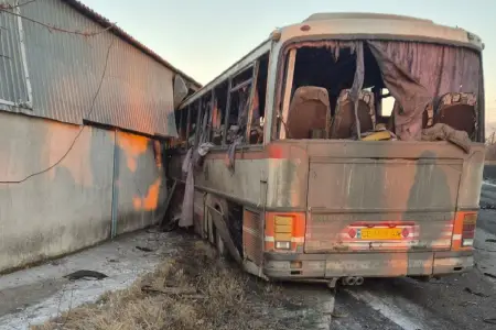 Ukrayna sərnişinlərin olduğu avtobusu vurdu - Ölənlər var
