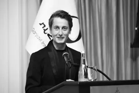 Rövşən Muradov vəfat etdi
