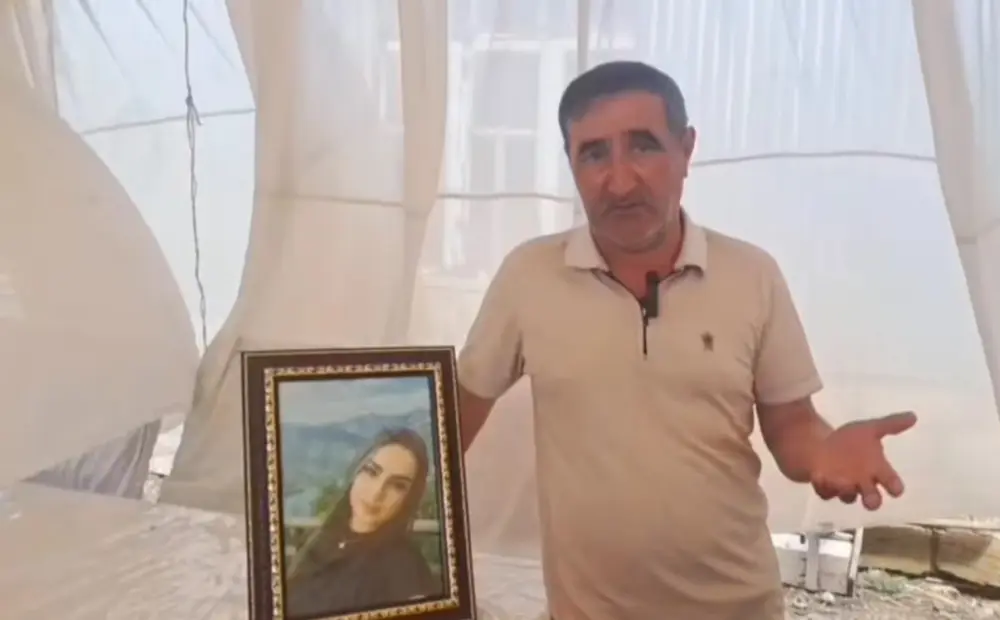 “Qızıma zəng edib ki, qayınatan binanın tinindədir, nə məsələdir?”