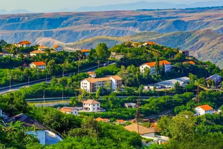 Laçında yeni yaşayış məhəllələri salınır