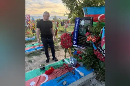 Qurban Qurbanov Allahverdi Bağırovun məzarını ziyarət etdi