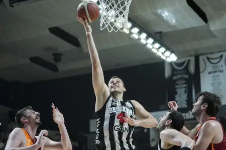 Məşhur basketbolçu əməliyyat oldu