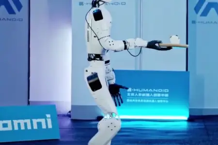 Sürünür, tullanır, qərar verir: Çində yeni humanoid robot təqdim edildi – VİDEO