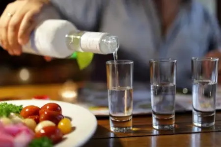 İsti havada spirtli içki qəbul edənlərə xəbərdarlıq
