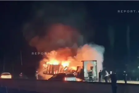 Bakı-Qazax magistralında ildırım vuran yük maşını yandı