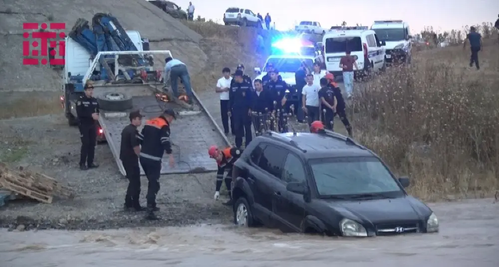 Xaçınçaya gələn seldə maşın batdı – FOTOLAR