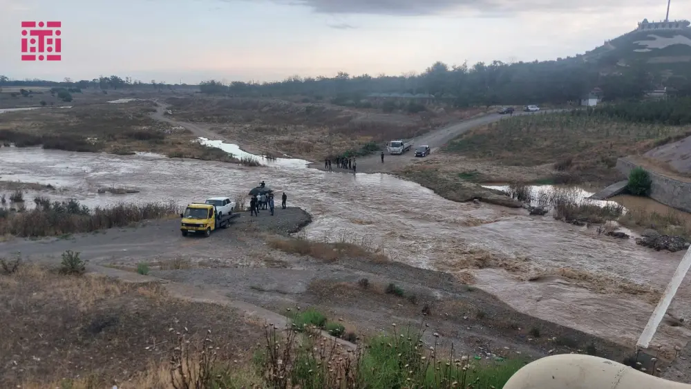Xaçınçaya gələn seldə maşın batdı – FOTOLAR