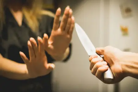 64 yaşlı qadın qonşusu tərəfindən bıçaqlandı