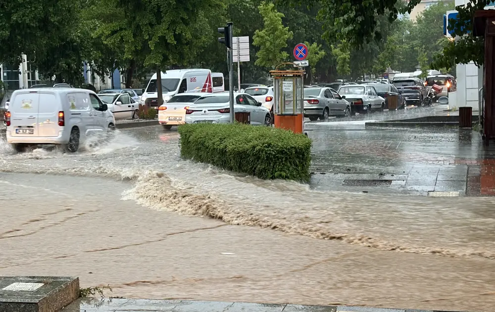 Türkiyədə aramsız yağış daşqına səbəb oldu – FOTOLAR