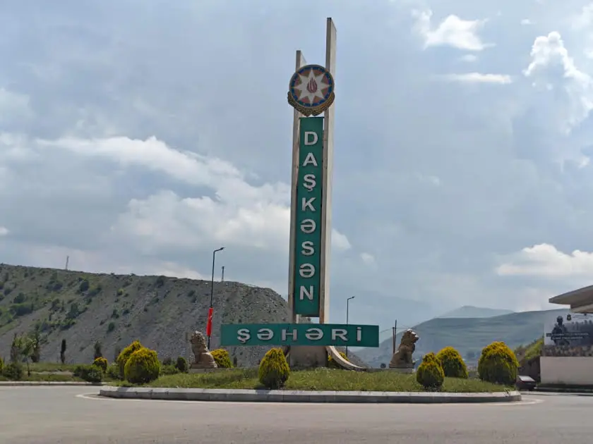 Daşkəsəndə seldən sonra yol çökdü