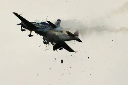 Pakistanda təyyarə qəzası: iki pilot həlak oldu 