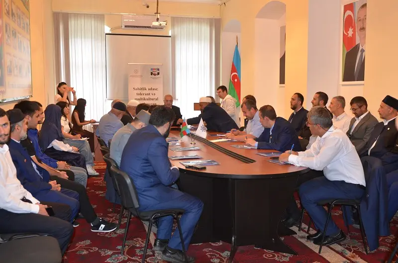 Şəkidə “Tolerant və multikultural Azərbaycan” mövzusunda ictimai müzakirə keçirildi - FOTOLAR