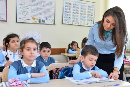 Müəllim və şagirdlərin geyimi ilə bağlı tələblər - Qanuna salınır
