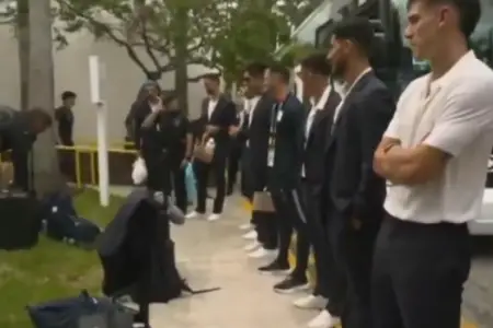 Dünya çempionatında qalmaqal - Milli komanda itlərlə yoxlanıldı - Video