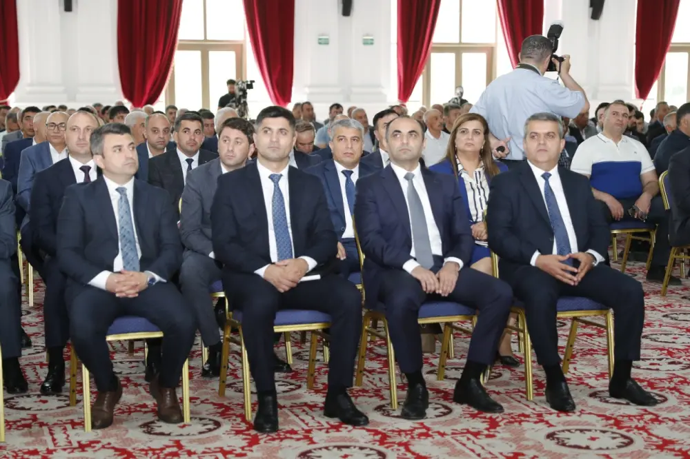 Prezidentin köməkçisi Qubada regional müşavirə keçirdi - FOTOLAR