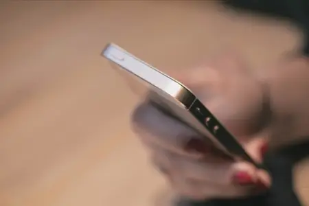 Fransa liseylərdə də mobil telefonları qadağan edir