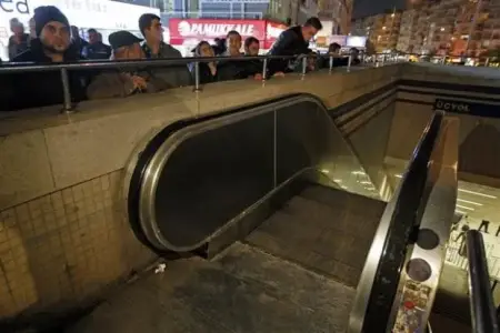 Bakı metrosunda həyəcan: Eskalator qəfil dayandı və azyaşlı...