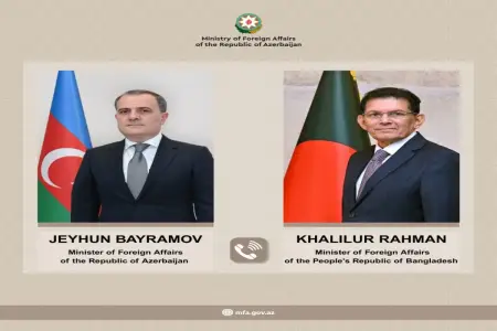 Ceyhun Bayramov banqladeşli həmkarı ilə danışdı