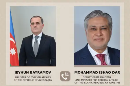 Ceyhun Bayramov pakistanlı həmkarı ilə danışdı